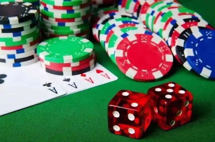 Pusat operasi katana899 menampilkan studio dealer langsung dan sistem keamanan